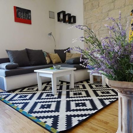 Apartment Naita Sinj Eksteriør bilde