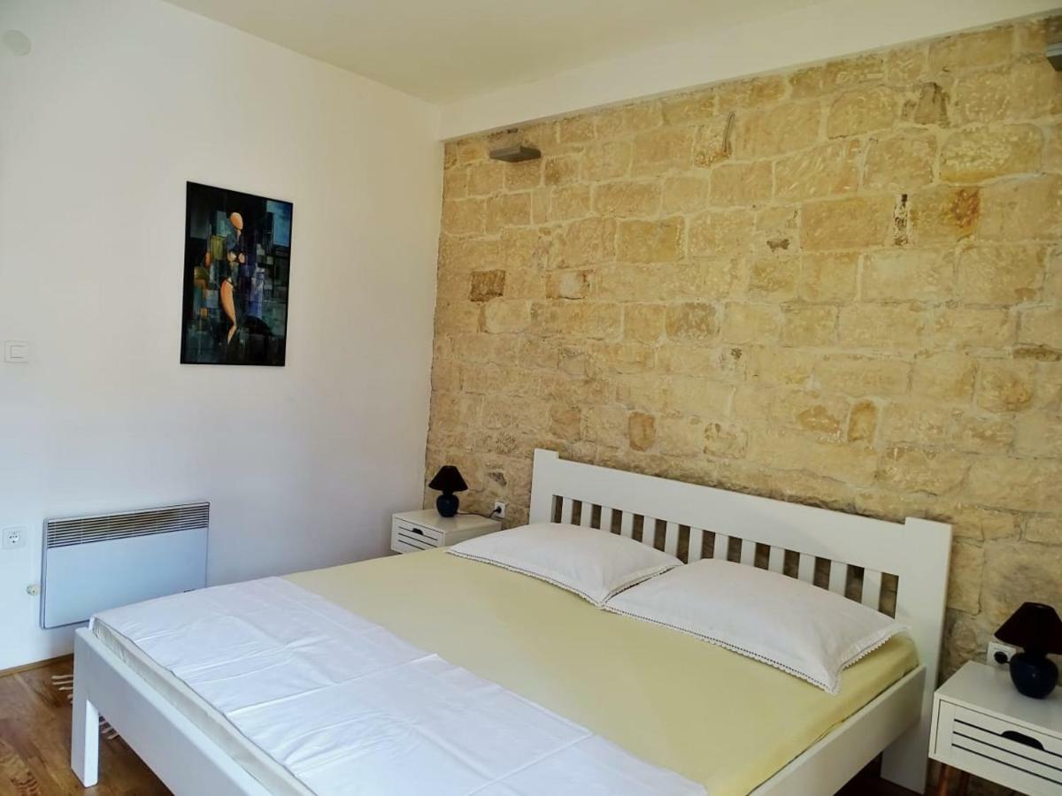 Apartment Naita Sinj Eksteriør bilde
