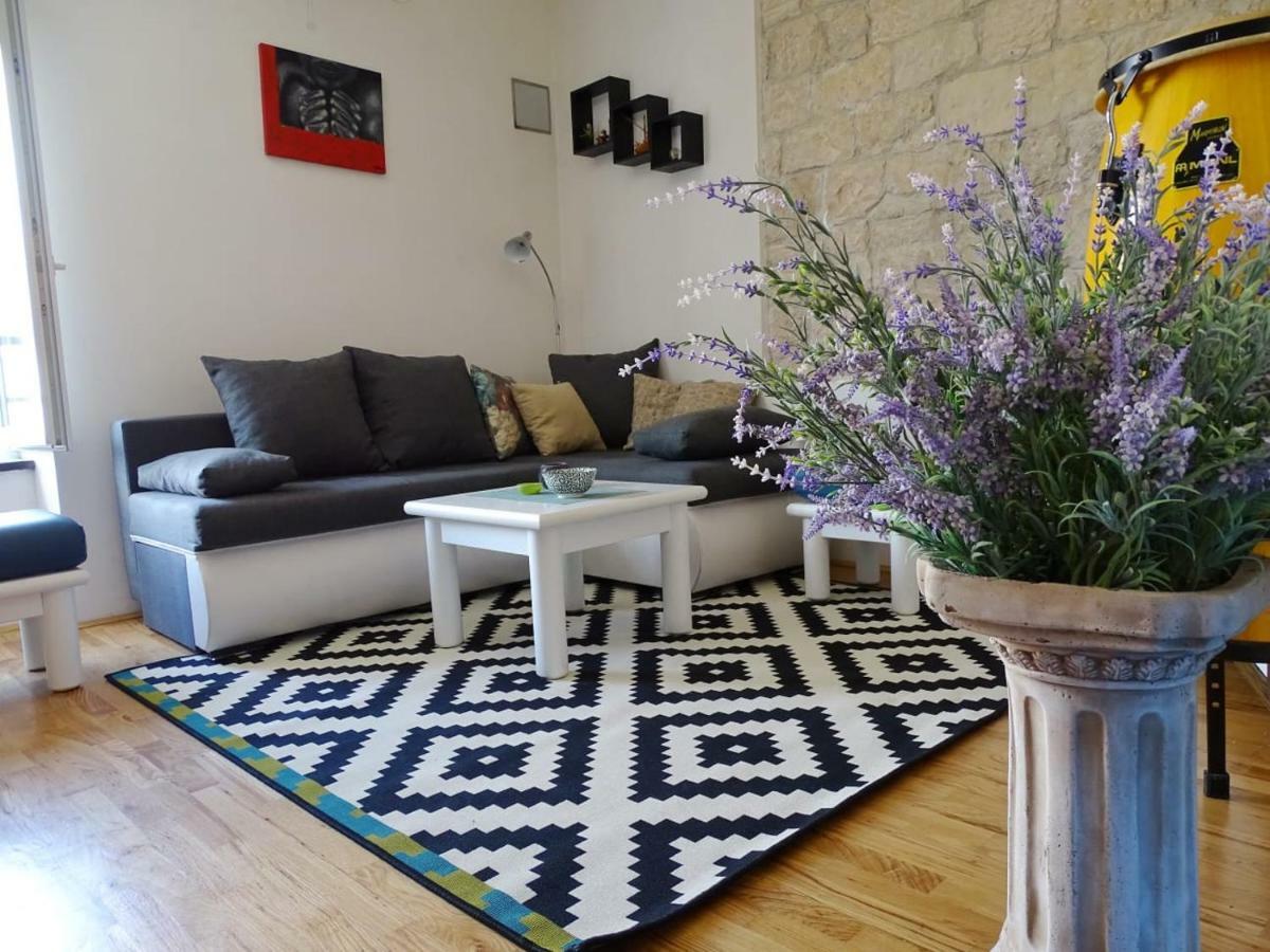 Apartment Naita Sinj Eksteriør bilde