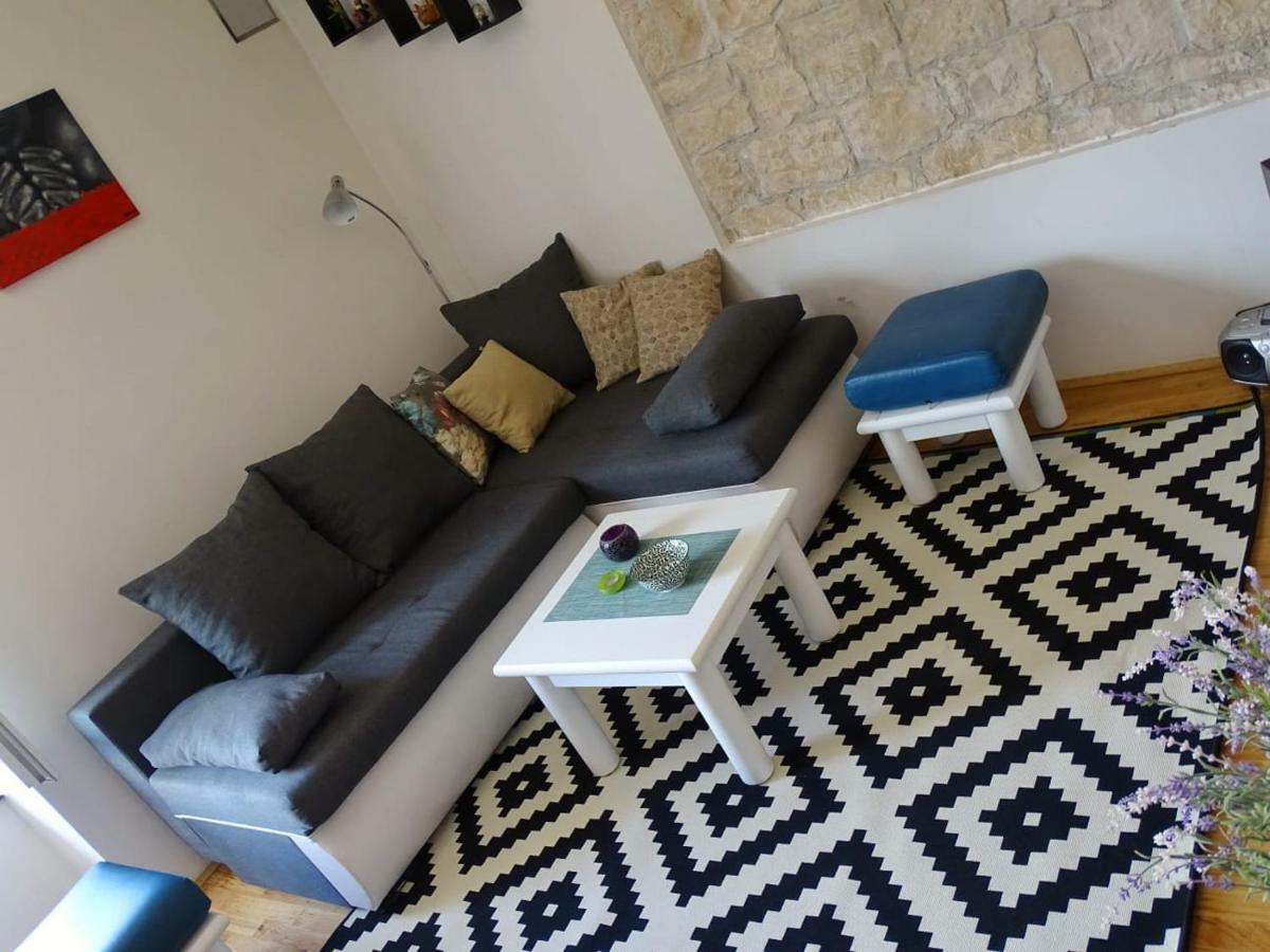Apartment Naita Sinj Eksteriør bilde
