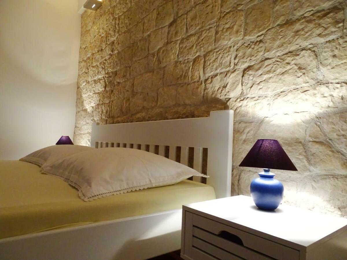 Apartment Naita Sinj Eksteriør bilde