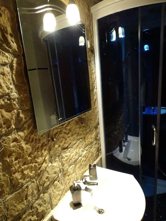 Apartment Naita Sinj Eksteriør bilde