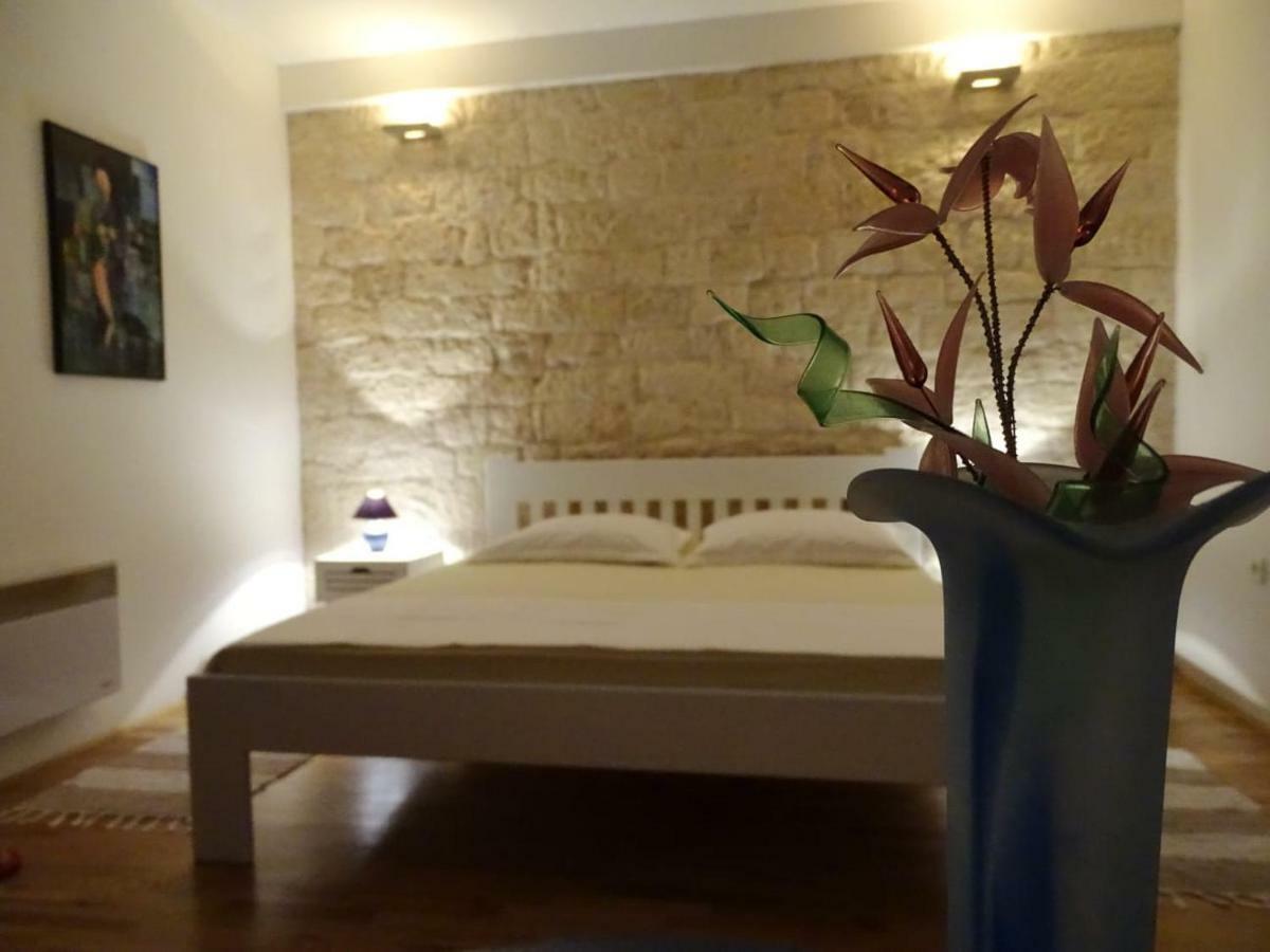 Apartment Naita Sinj Eksteriør bilde