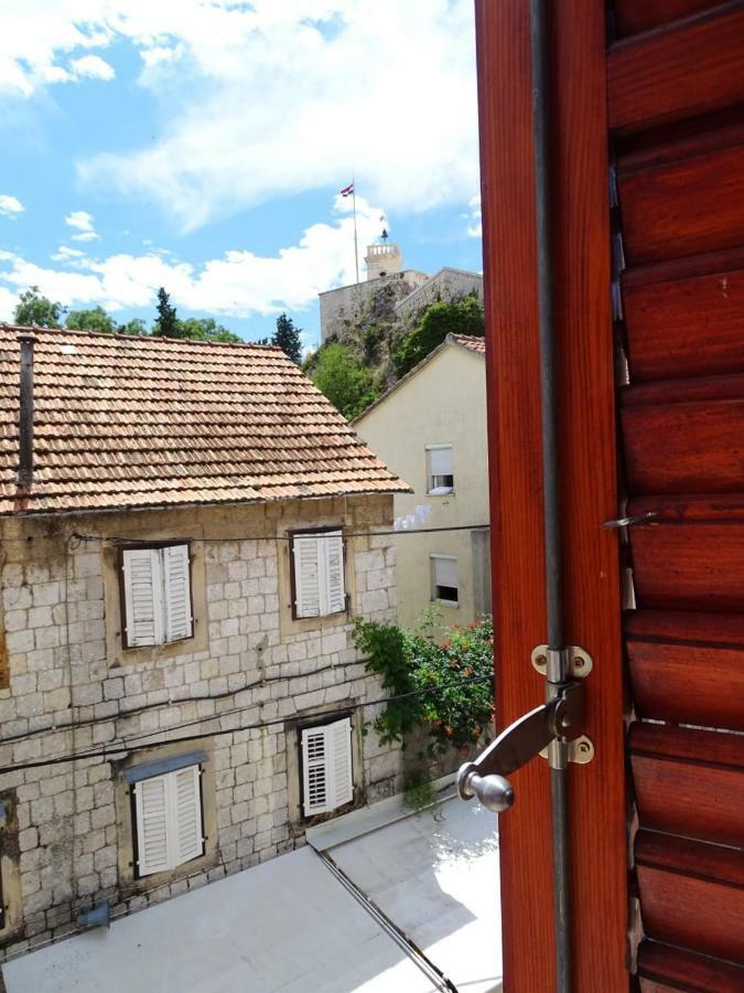 Apartment Naita Sinj Eksteriør bilde